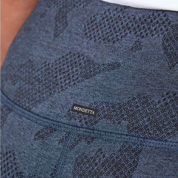 Mondetta Ladies' Brushed Jacquard Legging Size XL 16
NEW with Tag - Picture 3 of 6